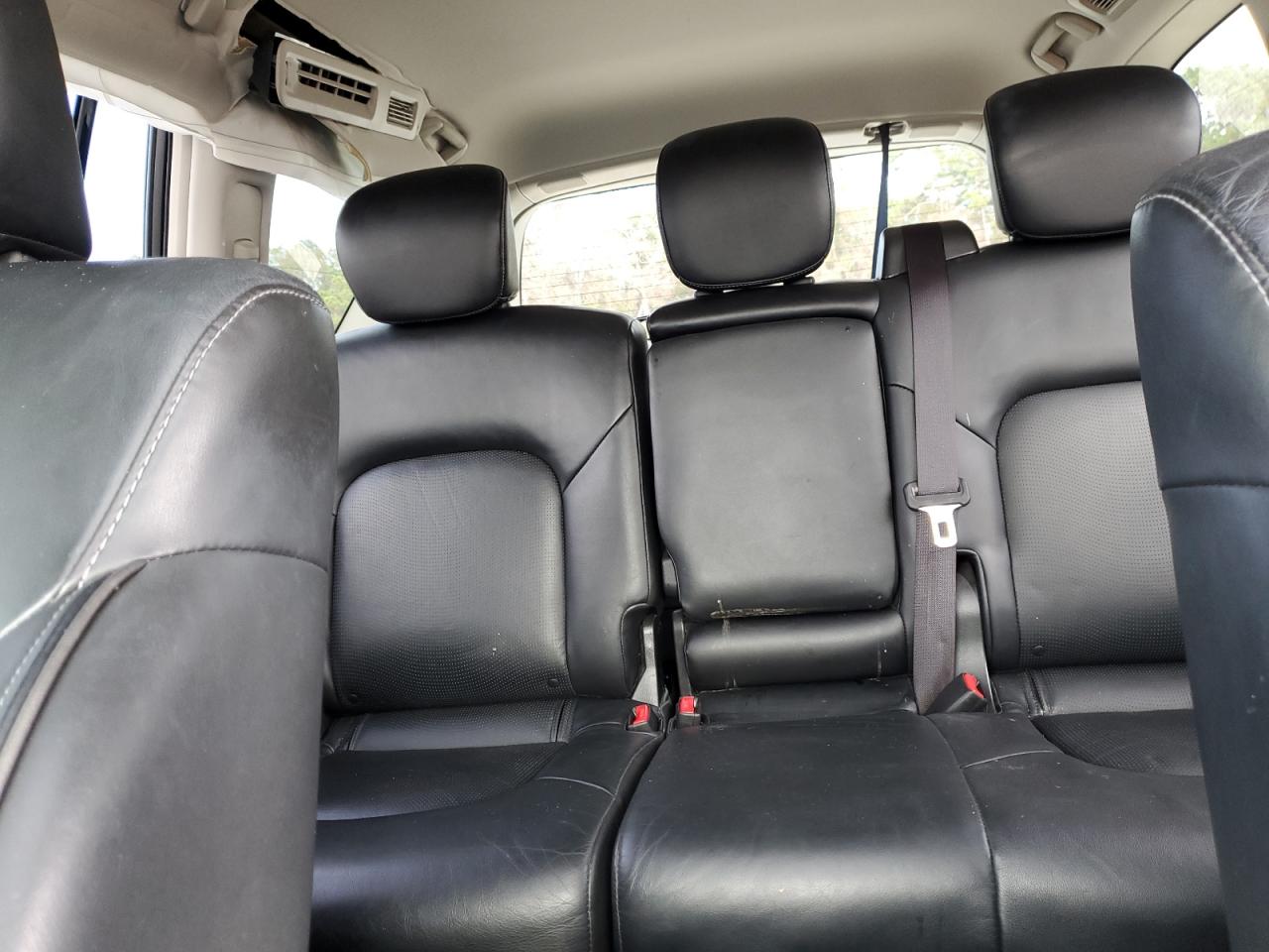 2015 Infiniti QX80 - Image 10