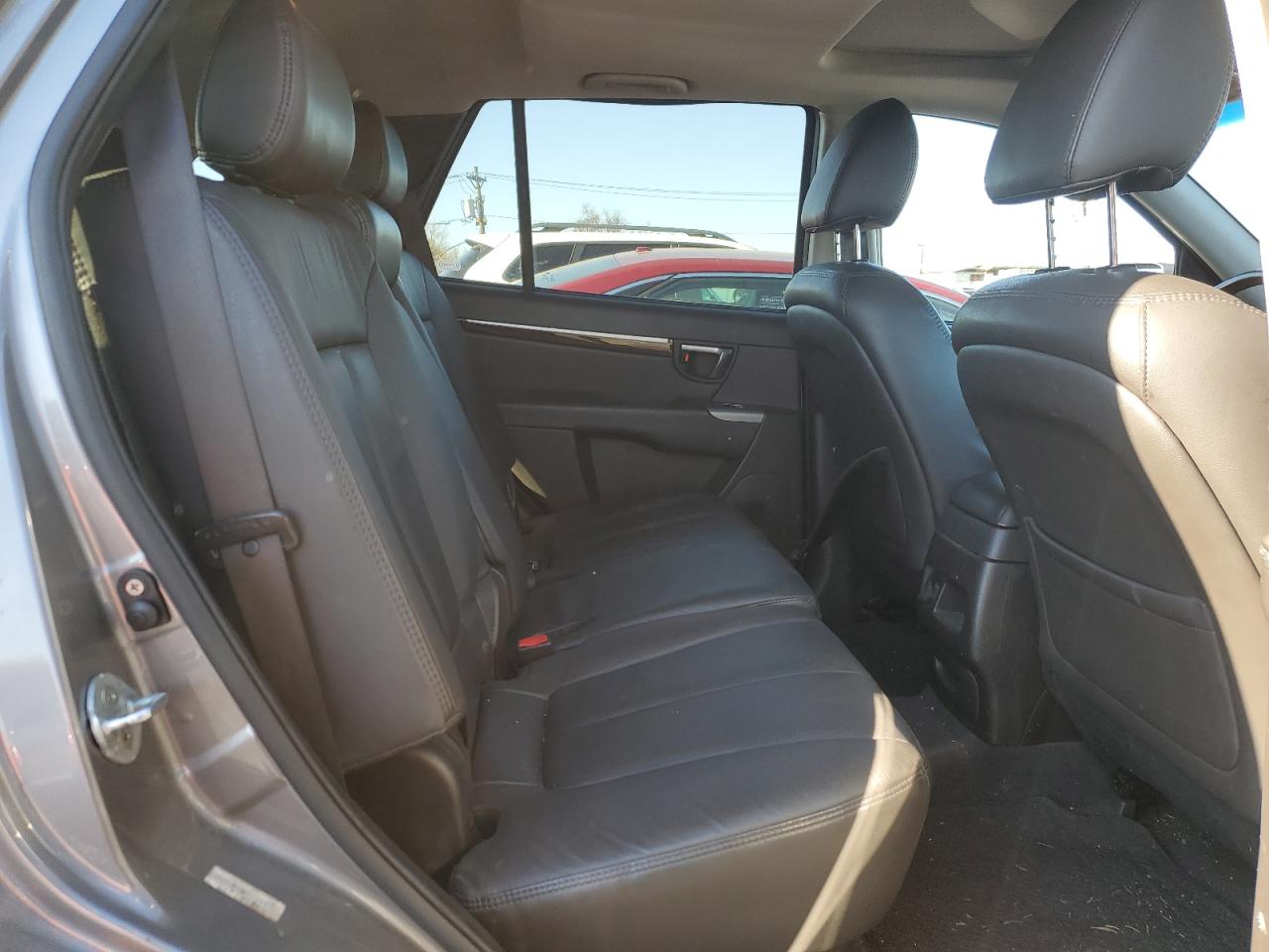 2010 Hyundai Santa Fe - Image 11