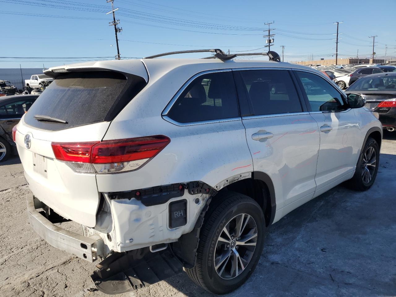 VIN 5TDZARFH9JS038914 2018 TOYOTA HIGHLANDER no.3