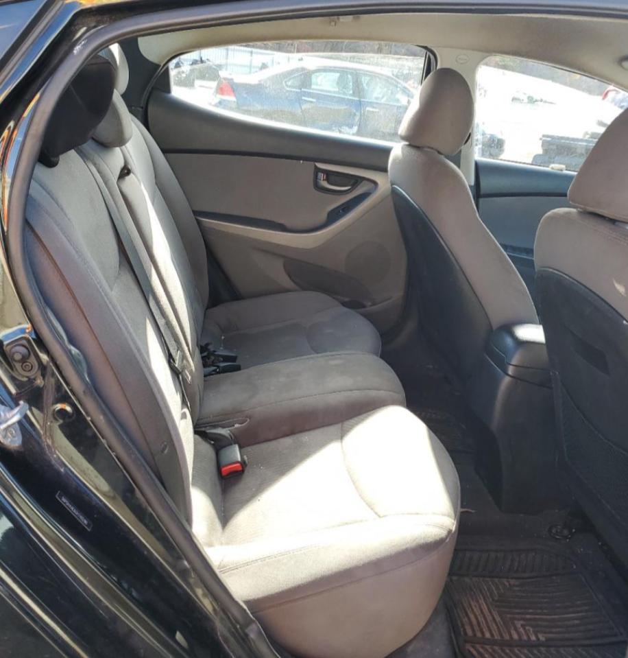 2016 Hyundai Elantra - Image 10