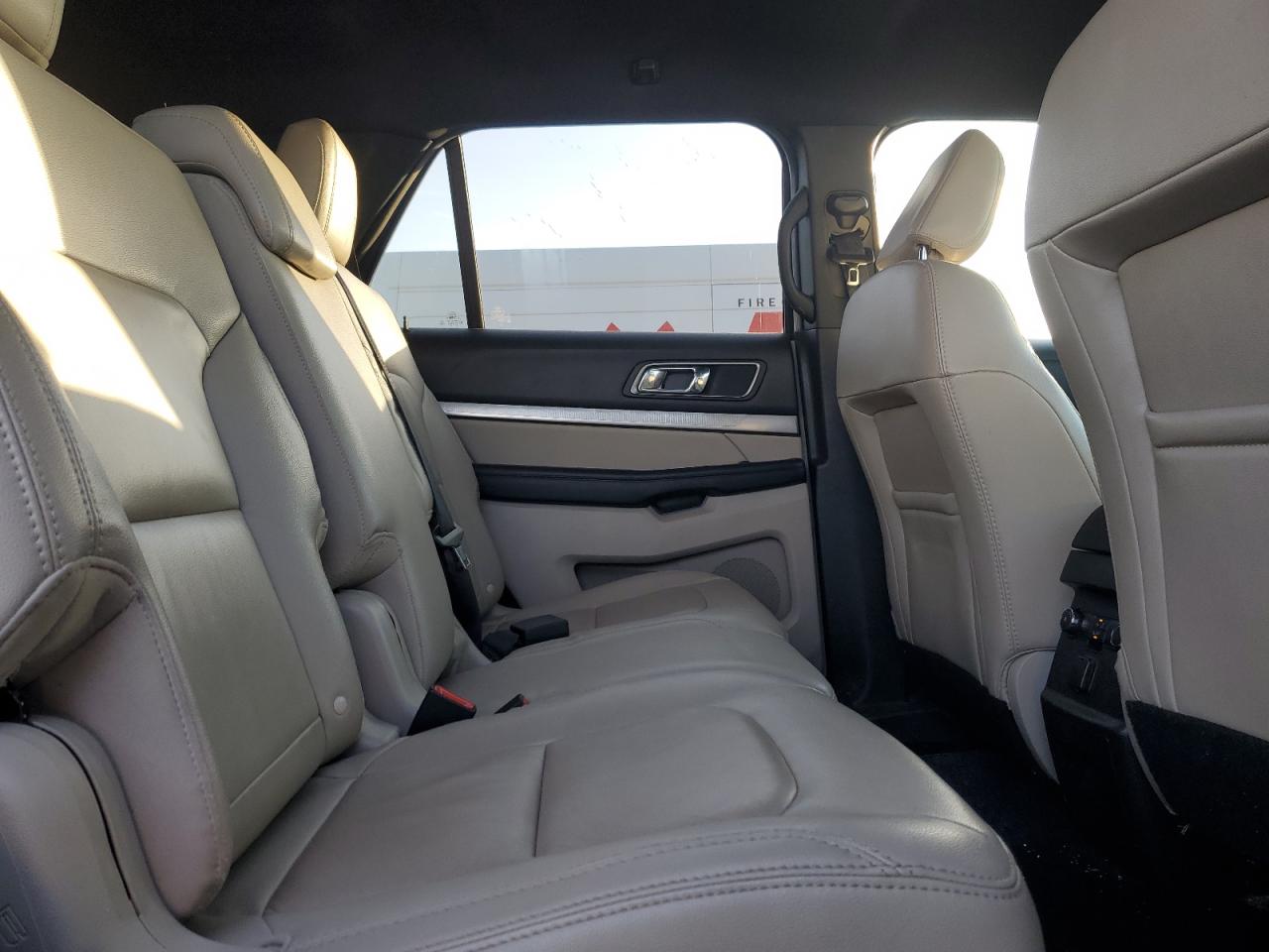 2018 Ford Explorer - Image 11