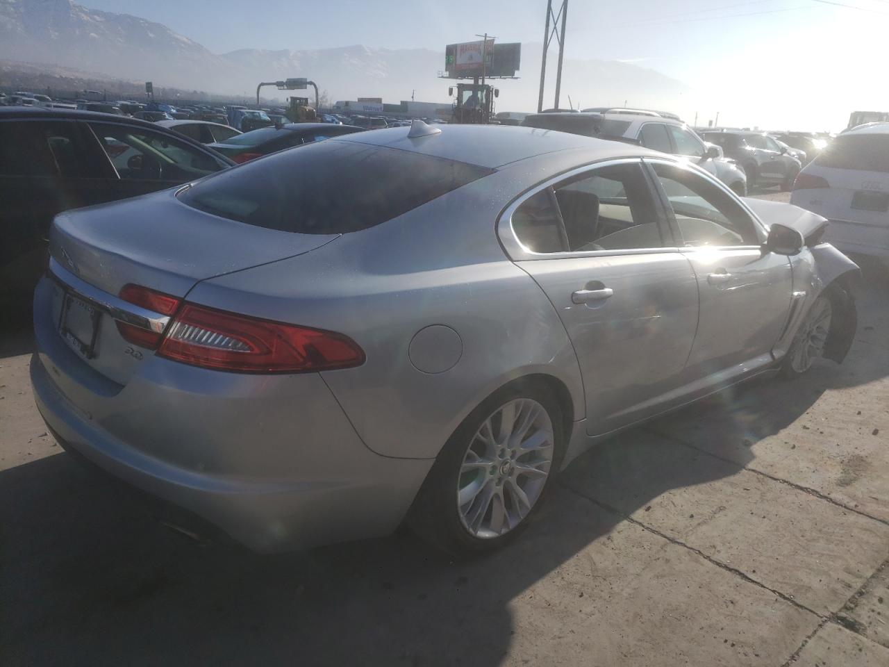 VIN SAJWA0E71D8S91310 2013 JAGUAR XF no.3