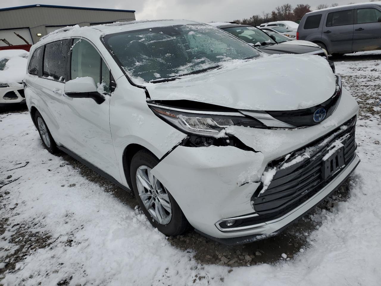 2022 Toyota Sienna - Image 4