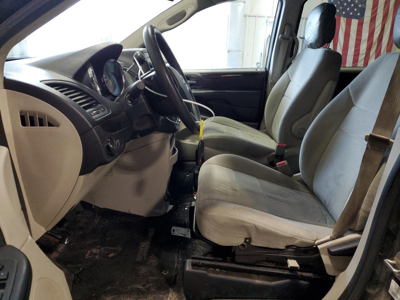 2012 Dodge Caravan - Image 7