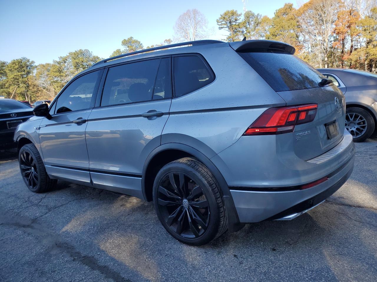 2021 Volkswagen Tiguan - Image 2