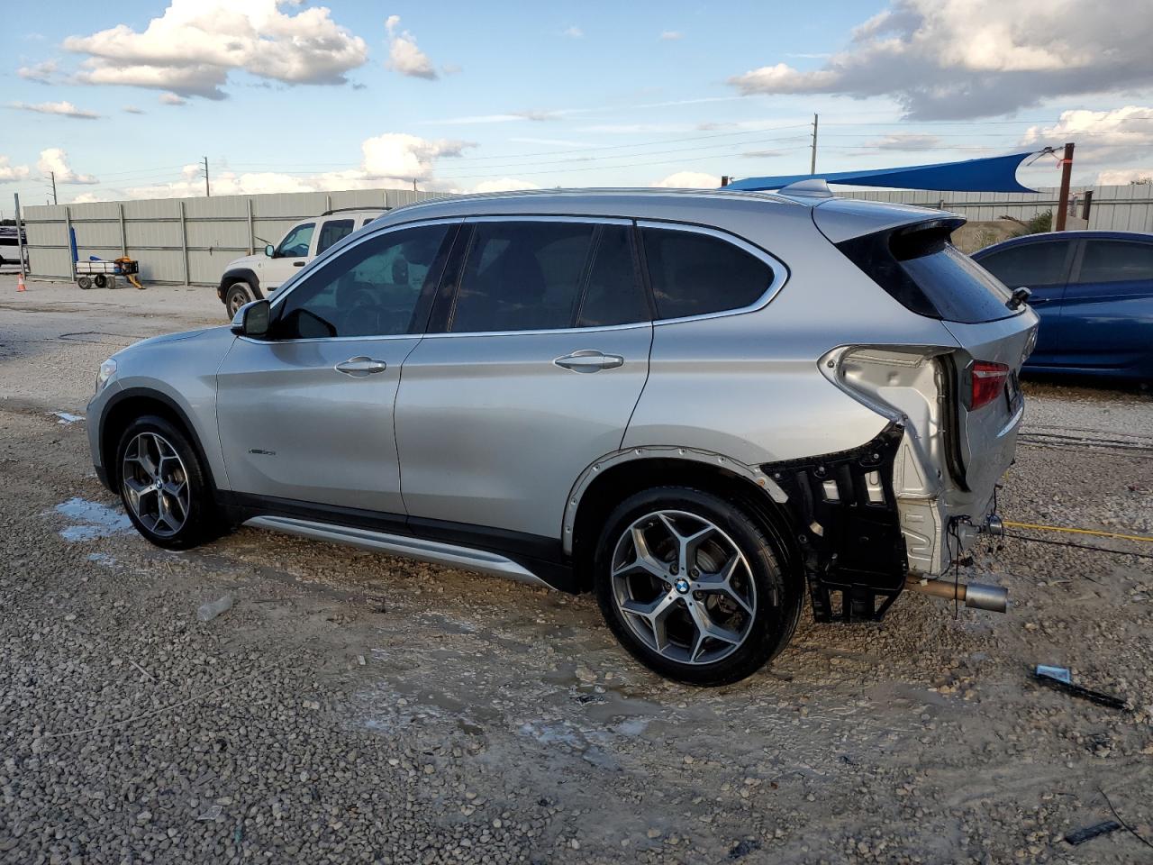 VIN WBXHT3C37J5K24228 2018 BMW X1 no.2