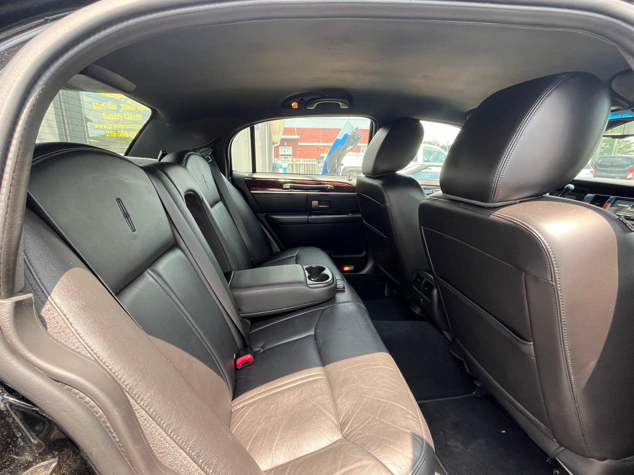 2011 Lincoln Town Car Signature Limited VIN: 2LNBL8CV9BX756223 Lot: 85159654