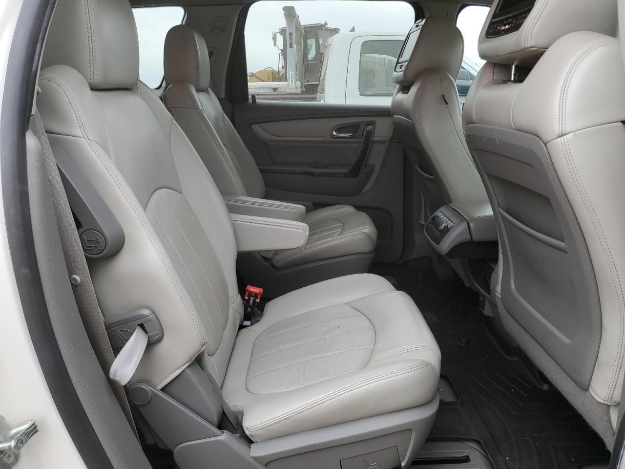 2015 Chevrolet Traverse - Image 11