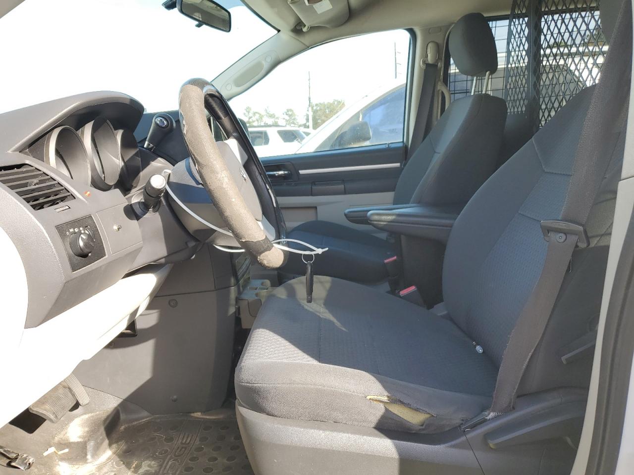 2010 Dodge Caravan - Image 7