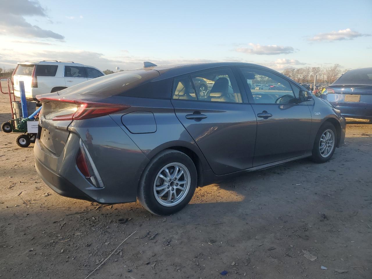 VIN JTDKARFP9J3097925 2018 TOYOTA PRIUS no.3