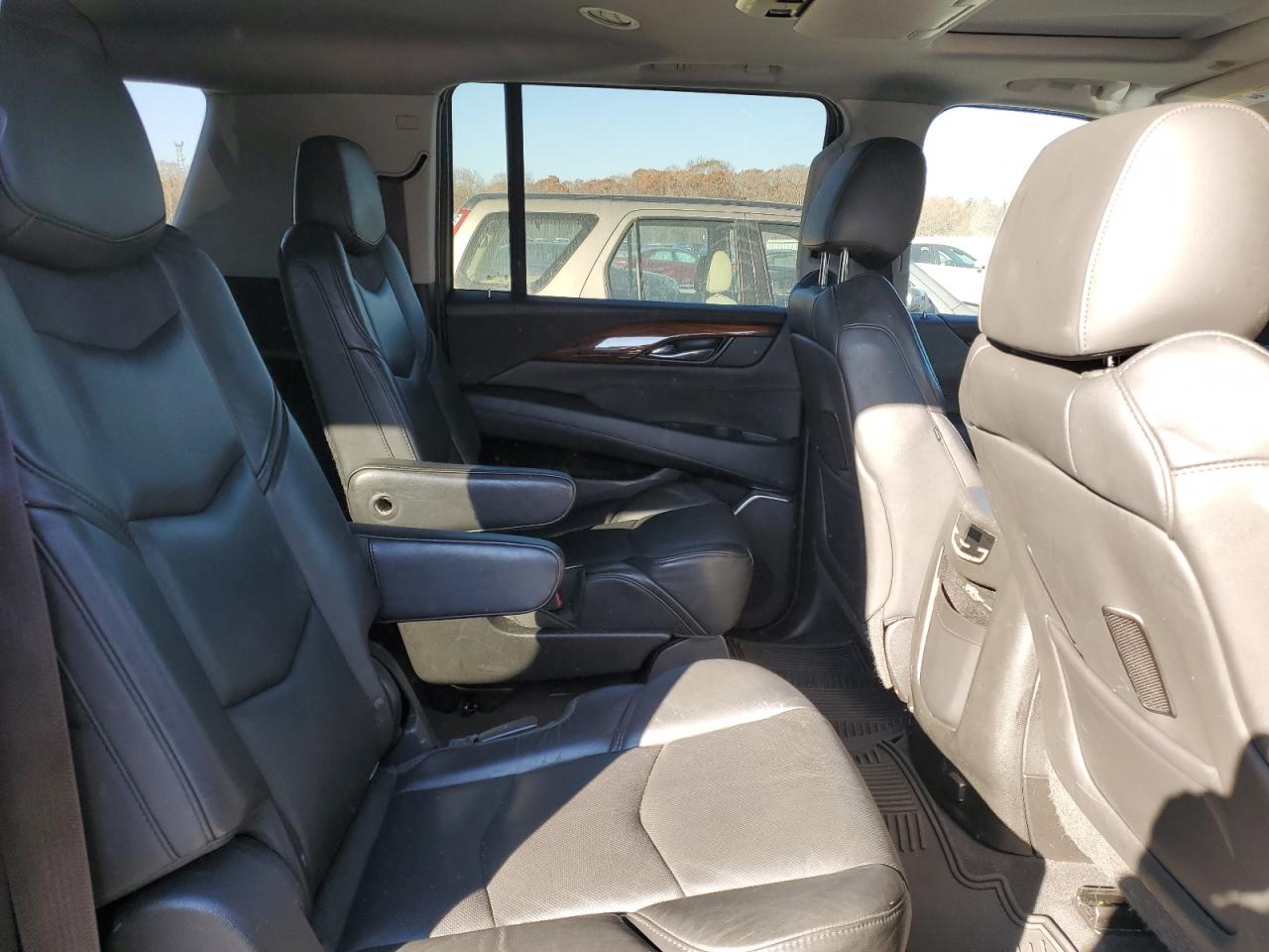 2015 Cadillac Escalade - Image 11