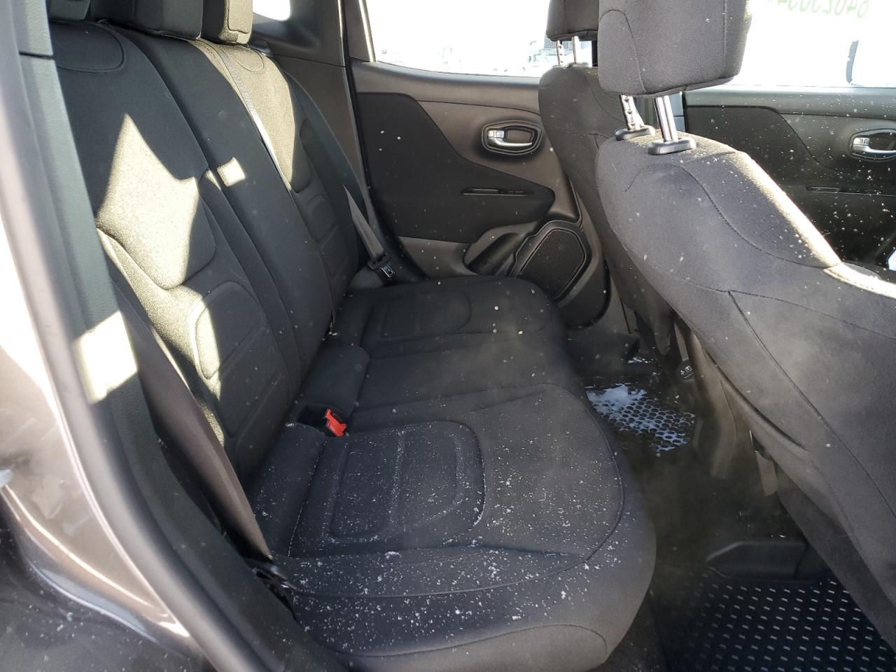 2020 Jeep Renegade - Image 11