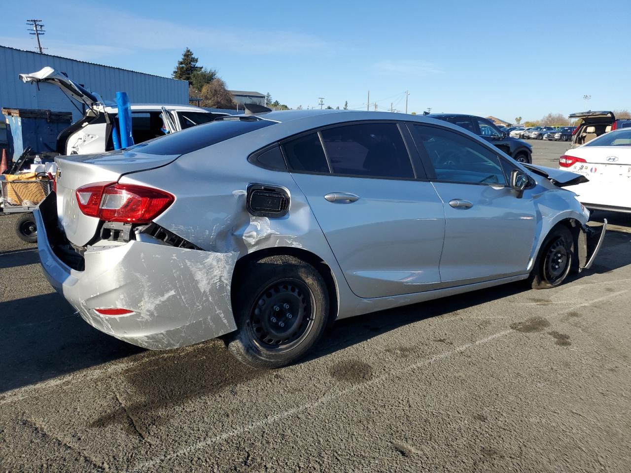 2018 Chevrolet Cruze - Image 3