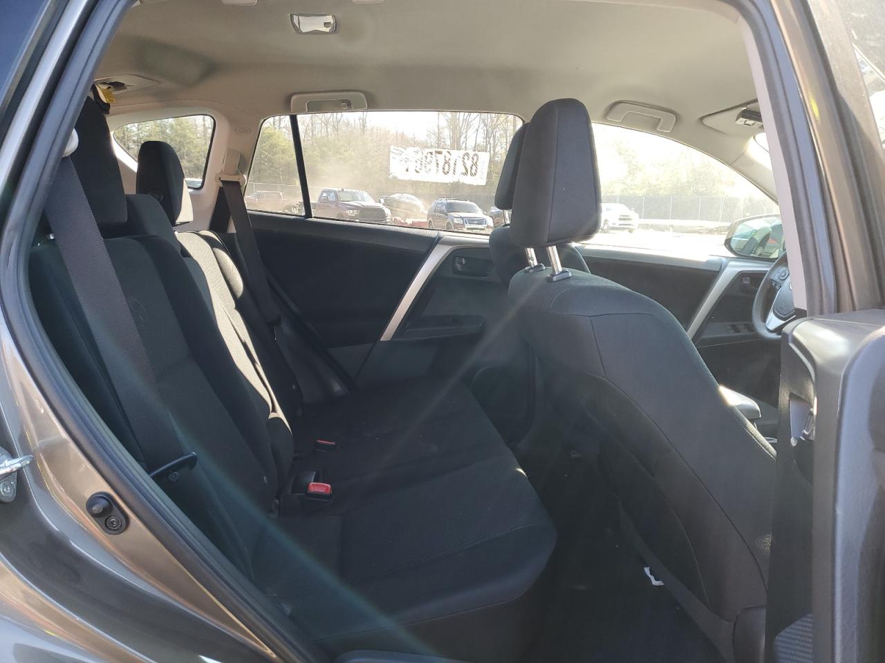 2015 Toyota RAV 4 - Image 11