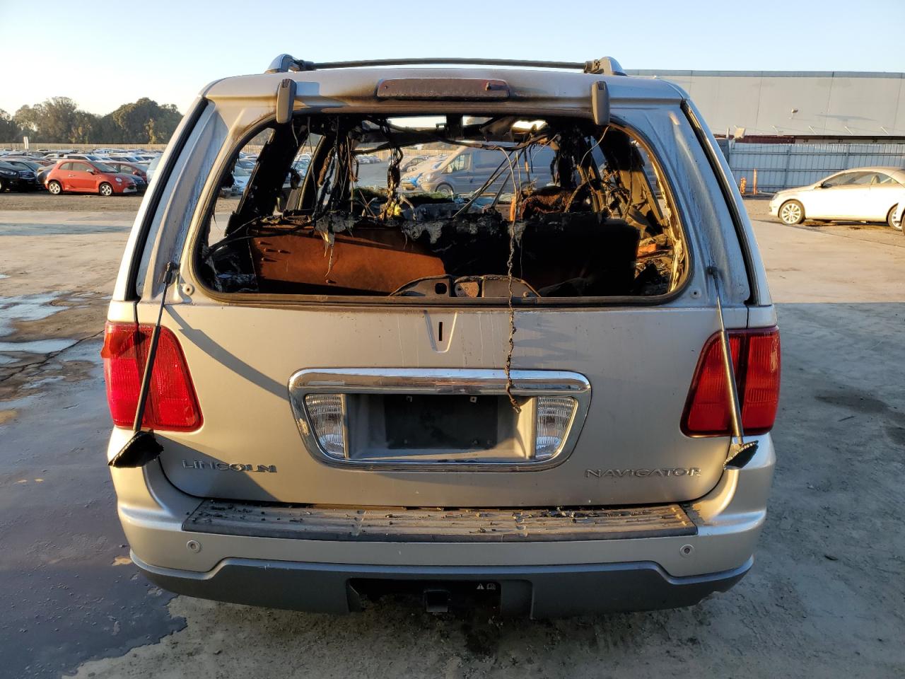 2004 Lincoln Navigator - Image 6
