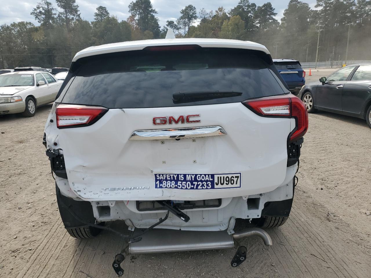 2022 GMC Terrain - Image 6