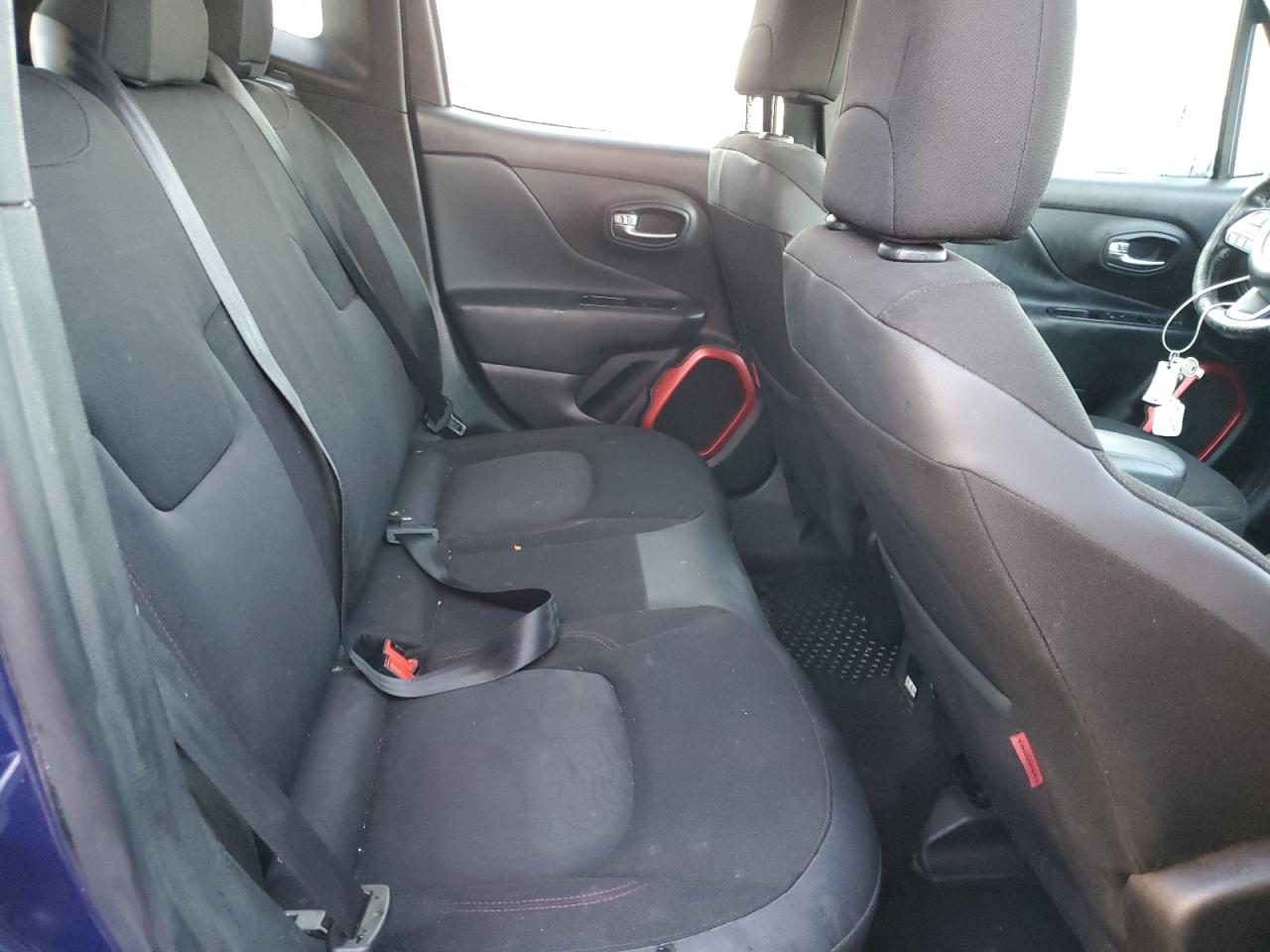 2017 Jeep Renegade - Image 11