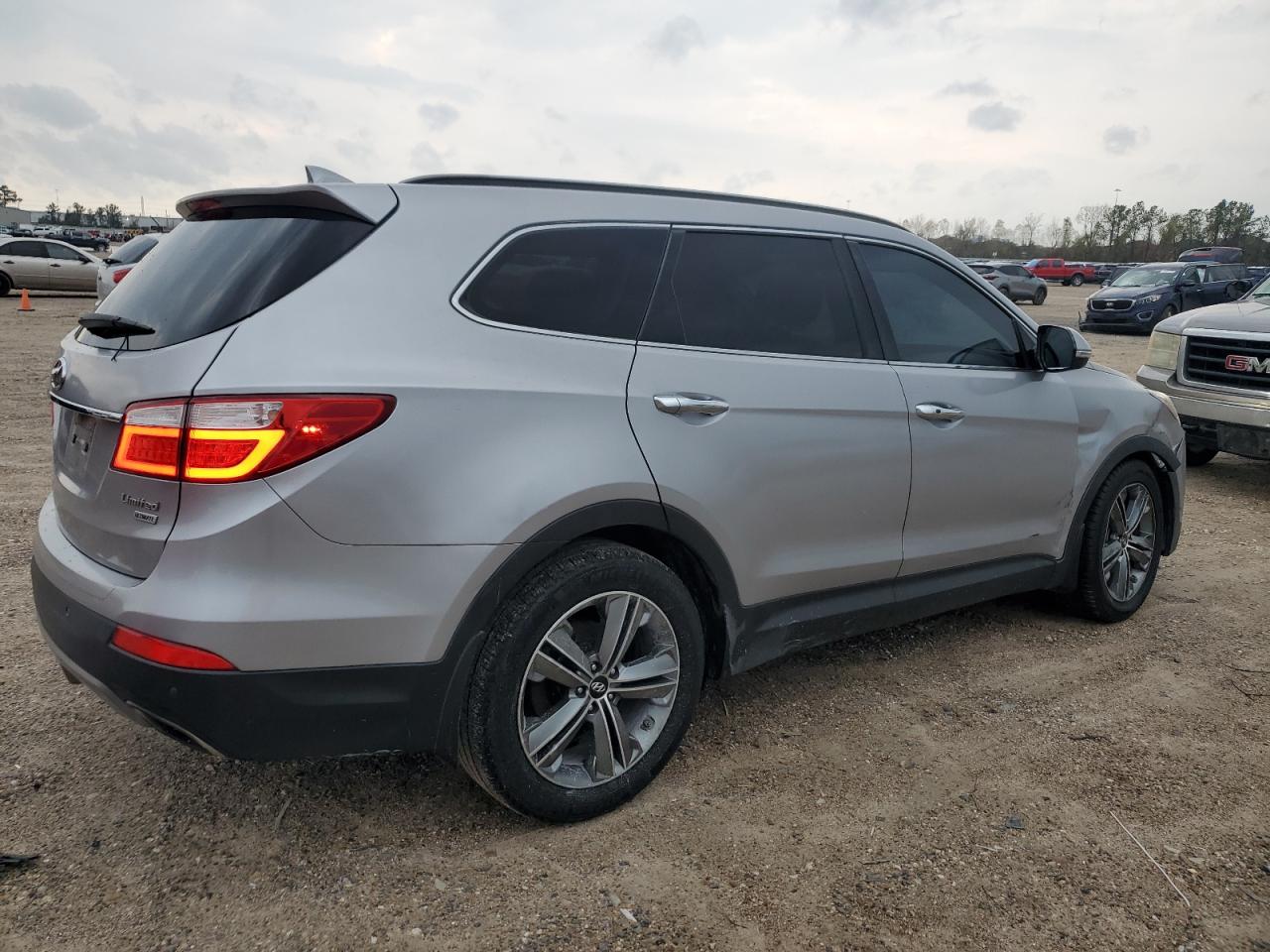 2016 Hyundai Santa Fe - Image 3
