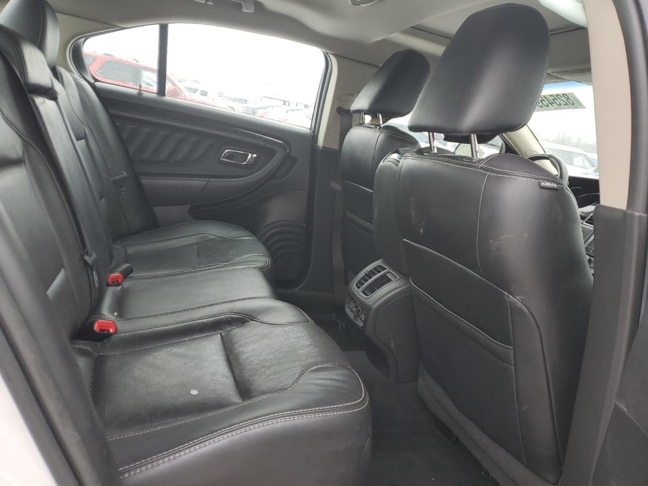 2011 Ford Taurus - Image 10