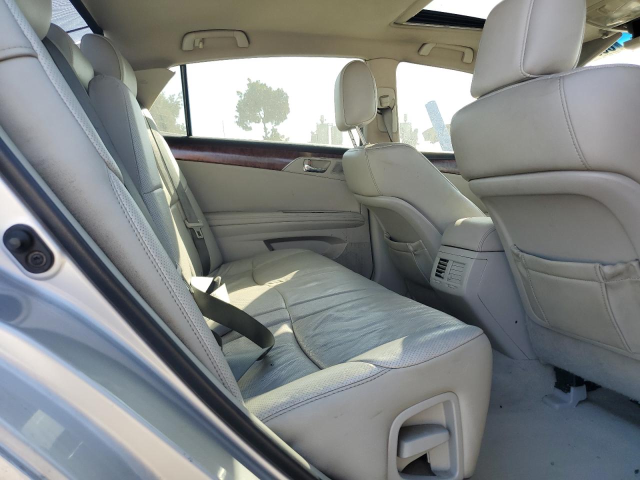 2012 Toyota Avalon - Image 11