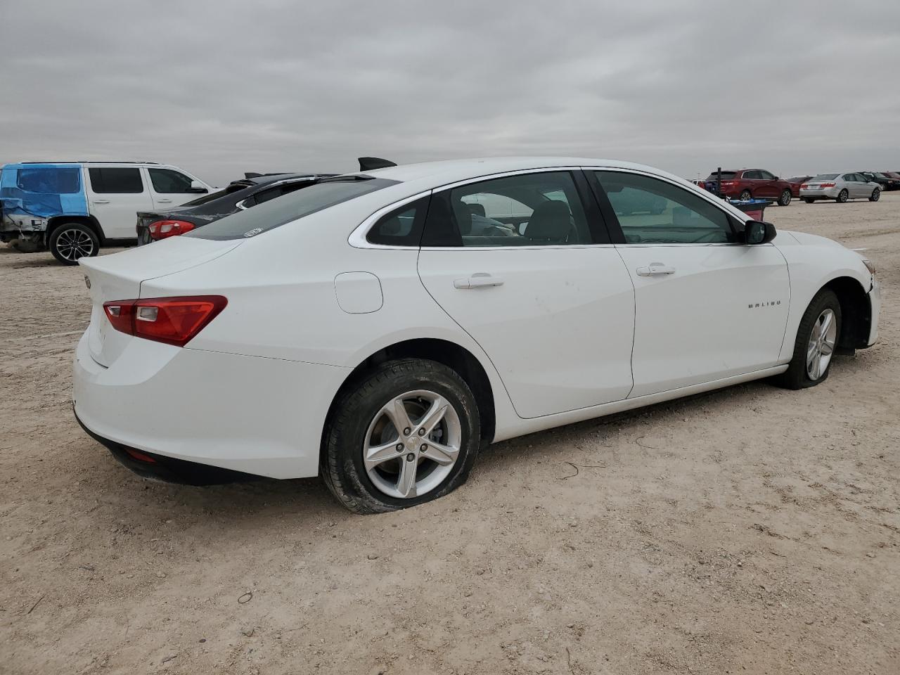 2019 Chevrolet Malibu - Image 3