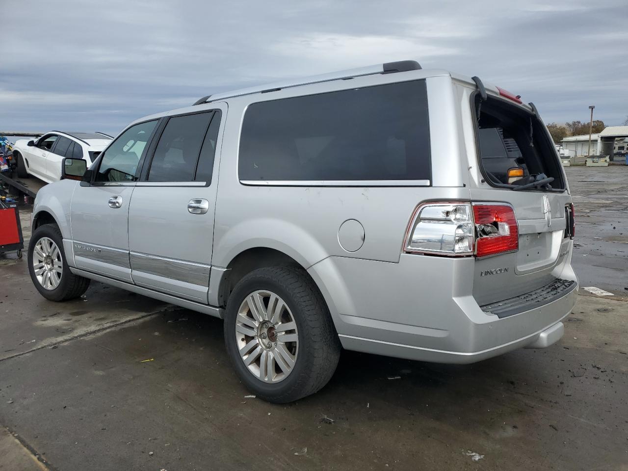 VIN 5LMJJ3H5XDEL07888 2013 LINCOLN NAVIGATOR no.2