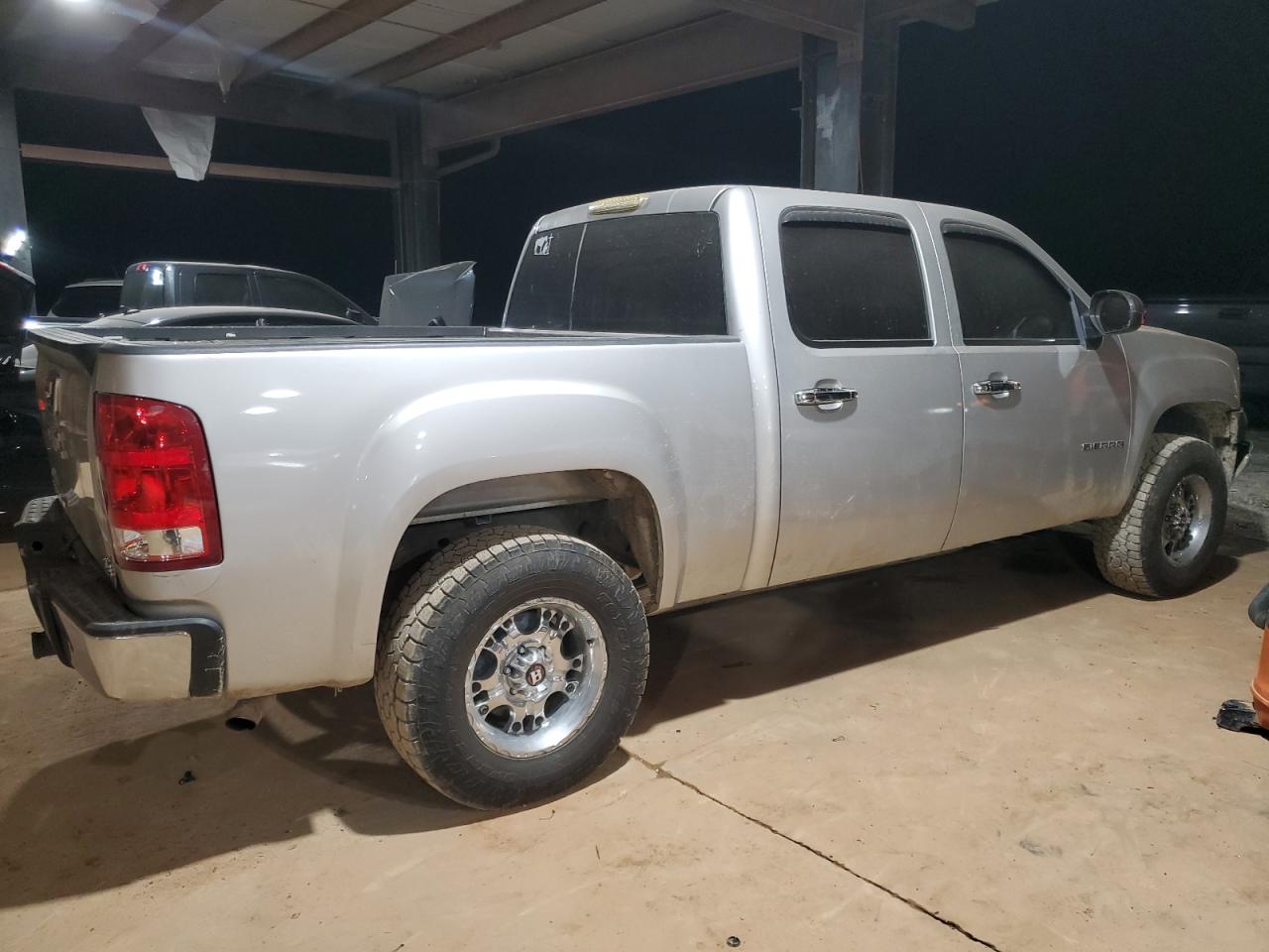 2011 GMC Sierra - Image 3