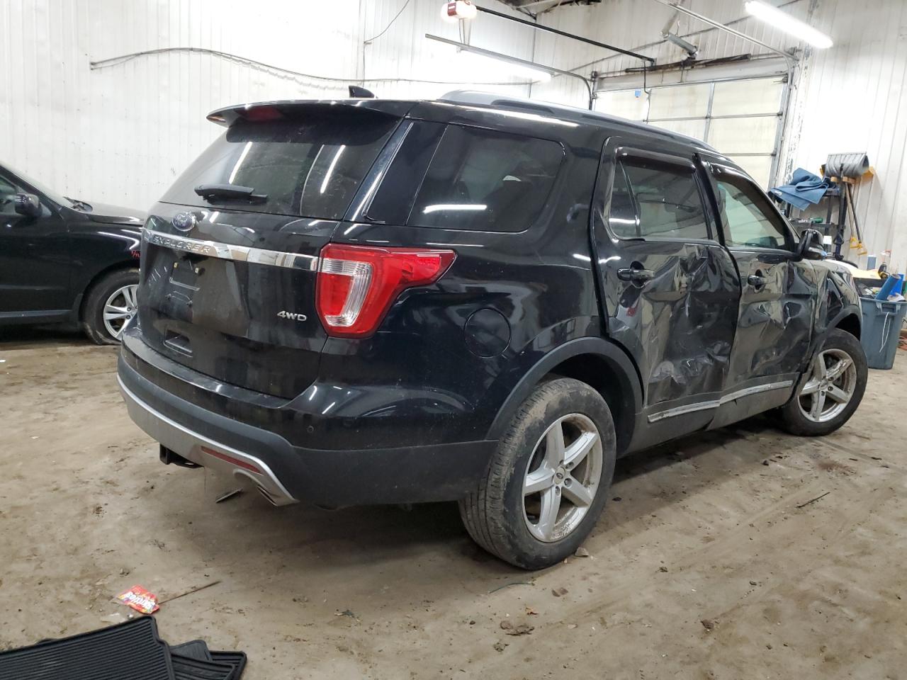 2016 Ford Explorer - Image 3