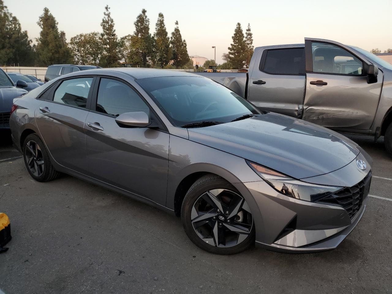 2023 Hyundai Elantra - Image 4