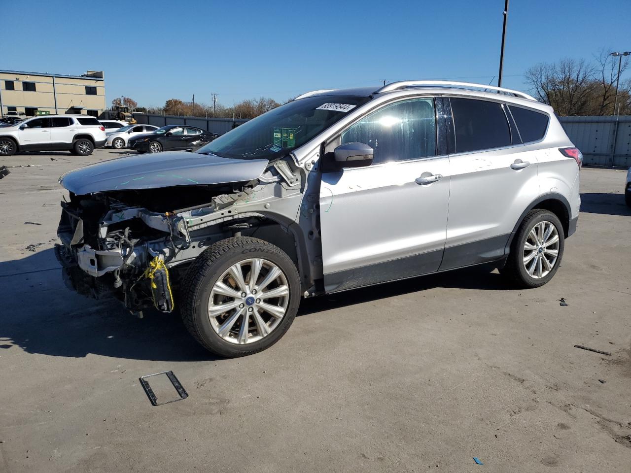 VIN 1FMCU0J92HUA25562 2017 FORD ESCAPE no.1