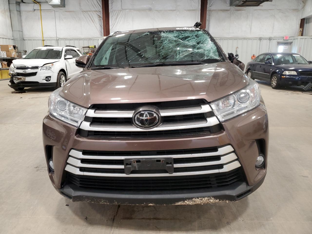2017 Toyota Highlander - Image 5