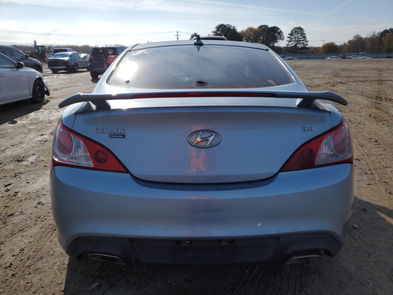 2010 Hyundai Genesis Coupe 3.8L VIN: KMHHU6KH4AU012381 Lot: 84404454