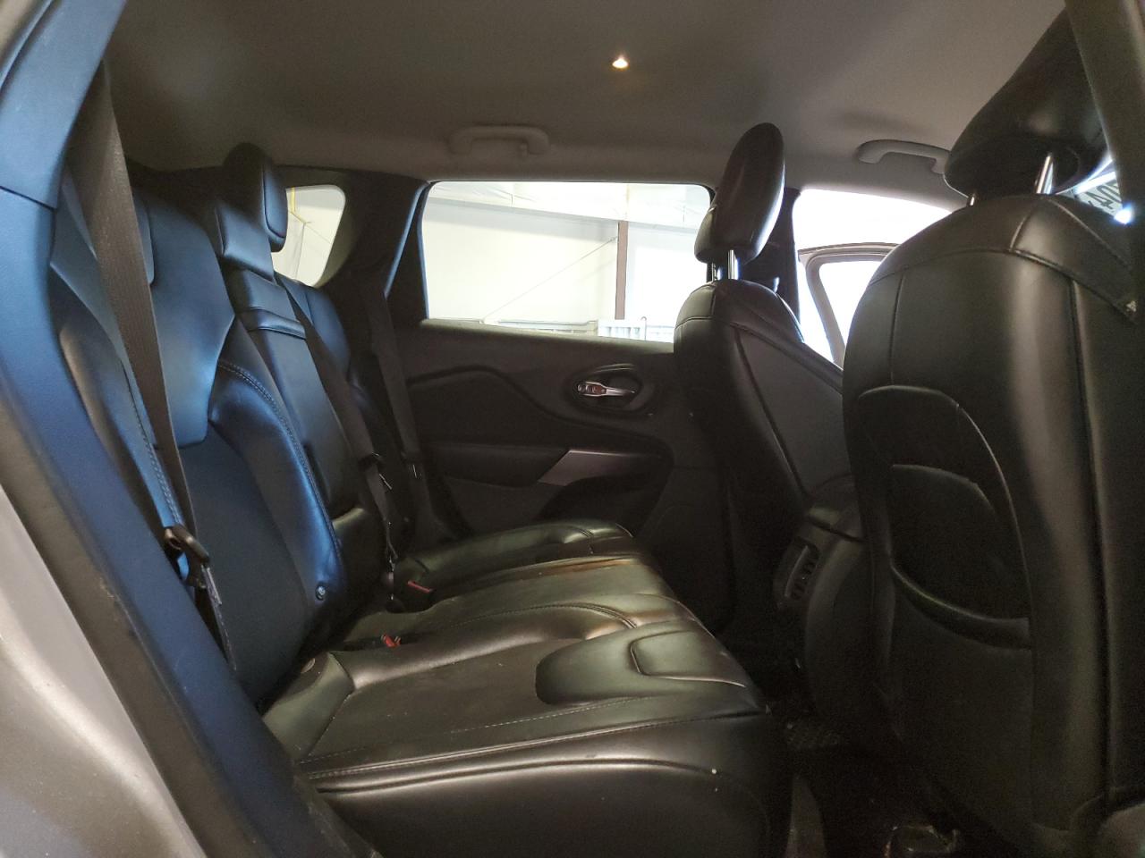2019 Jeep Grand Cherokee - Image 11