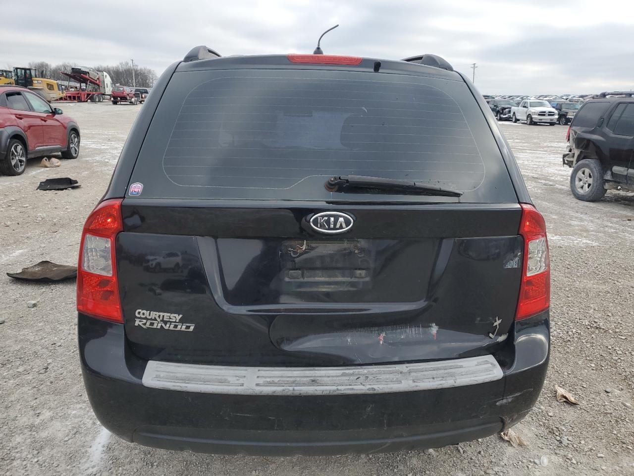 2008 Kia Rondo Base VIN: KNAFG525587165070 Lot: 82879854