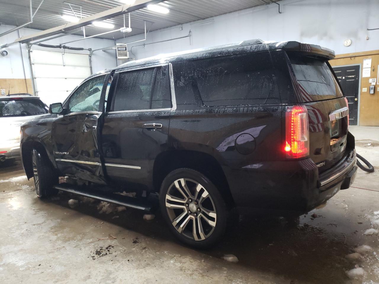 VIN 1GKS2CKJ5KR234597 2019 GMC YUKON no.2