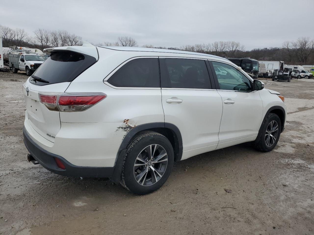 2016 Toyota Highlander - Image 3