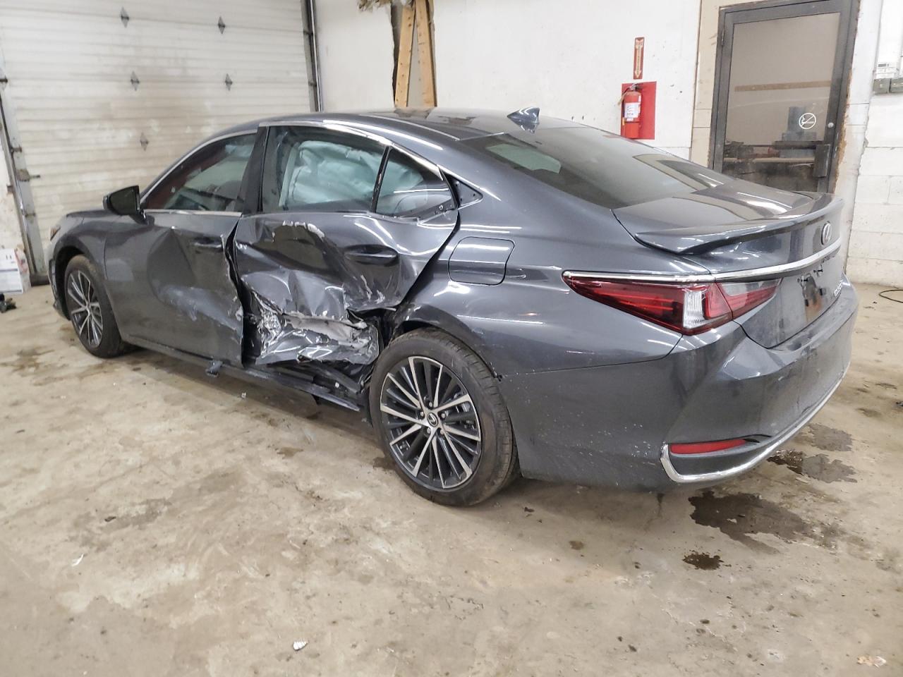 2024 Lexus ES - Image 2