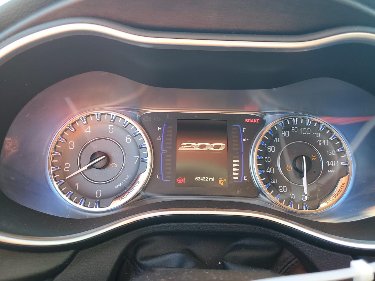 2015 Chrysler 200 - Image 9