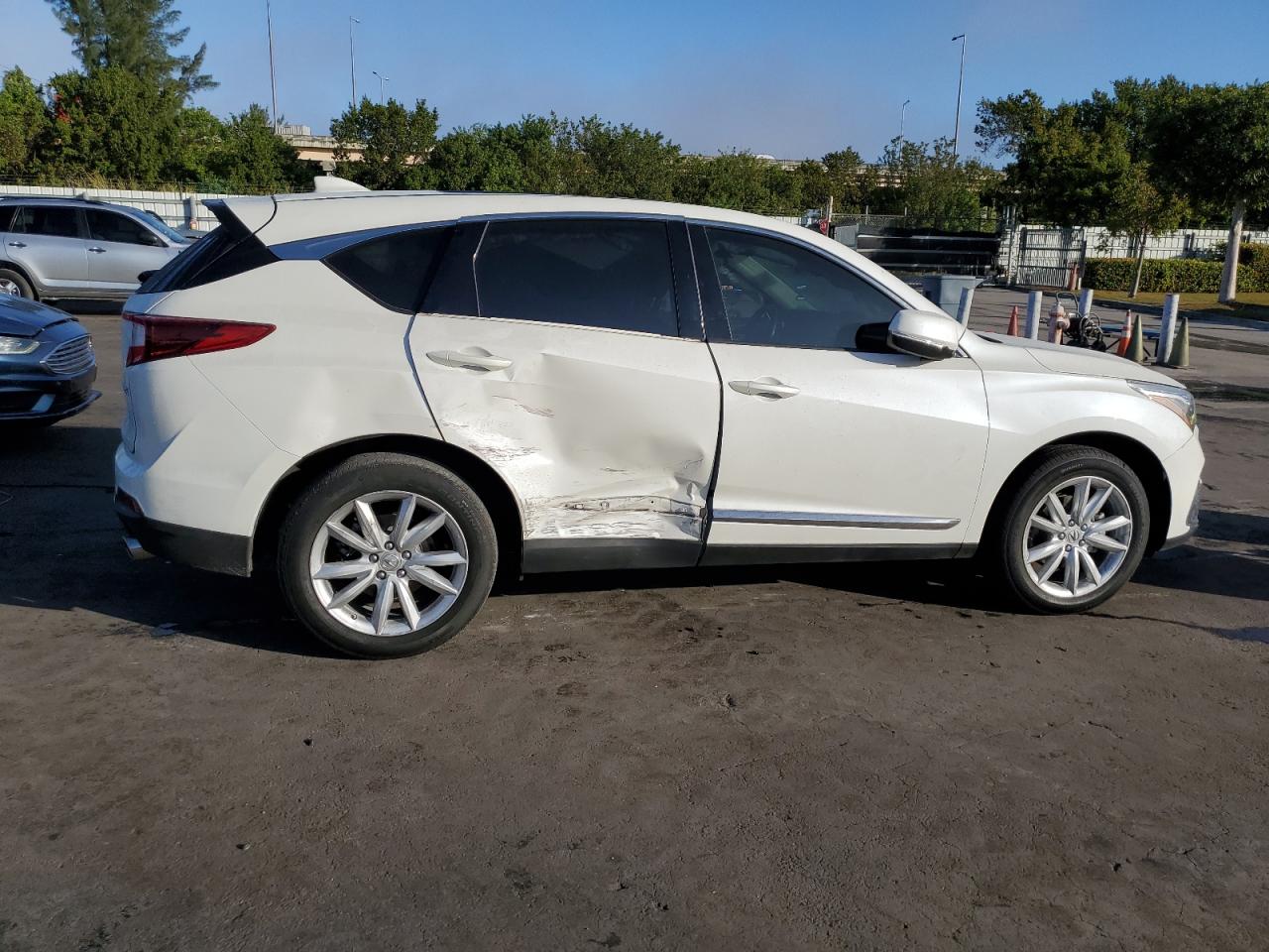 VIN 5J8TC1H36KL013556 2019 ACURA RDX no.3