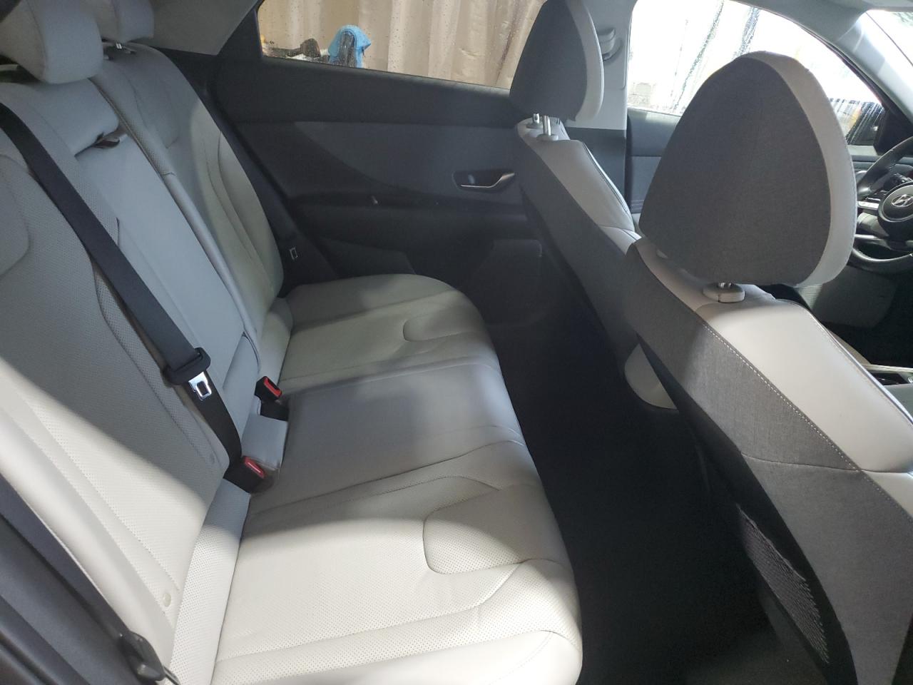 2023 Hyundai Elantra - Image 10