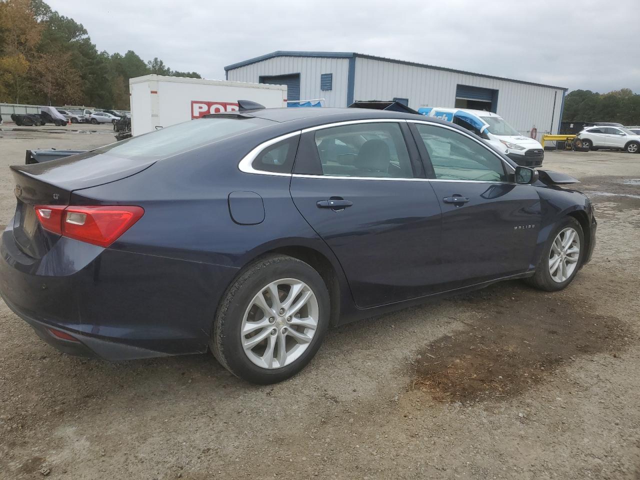 VIN 1G1ZD5ST7JF240492 2018 CHEVROLET MALIBU no.3