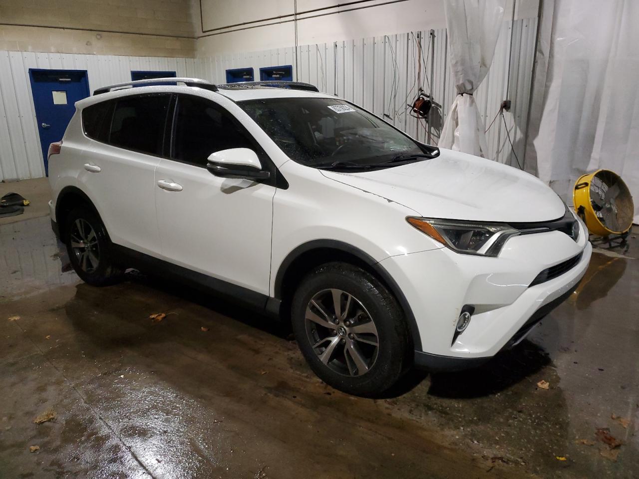 VIN 2T3RFREV8HW553257 2017 TOYOTA RAV4 no.4