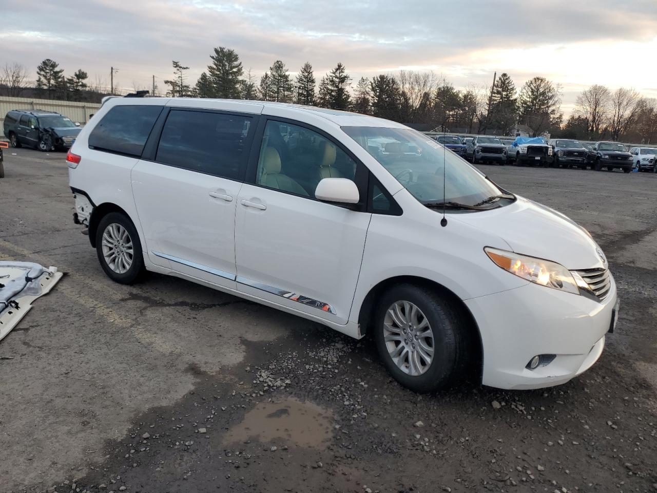 VIN 5TDYK3DC2DS290022 2013 TOYOTA All Models no.4