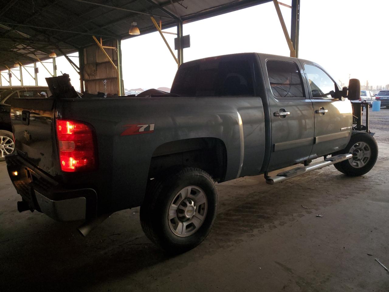2007 Chevrolet Silverado - Image 3