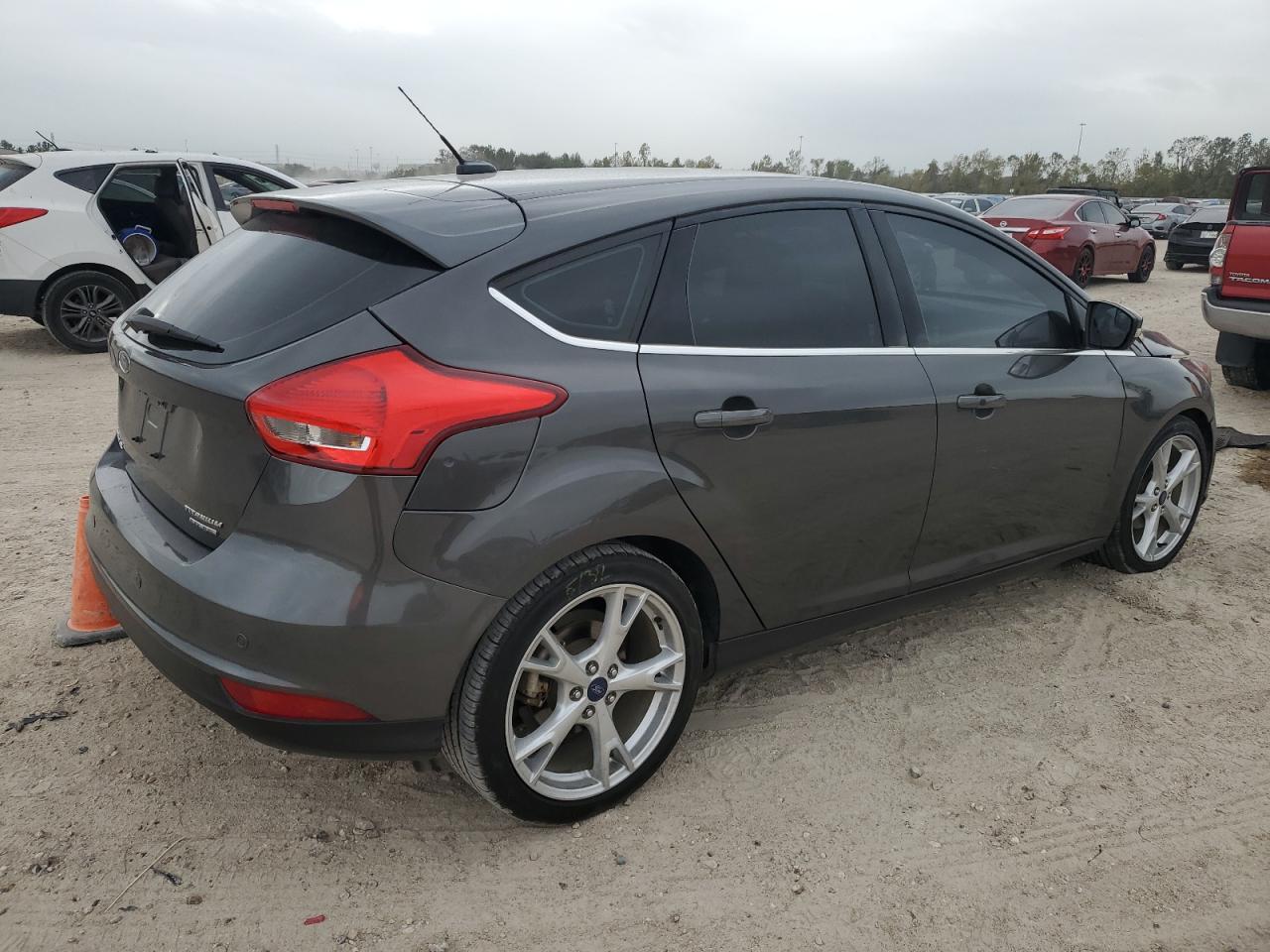 VIN 1FADP3N20GL319048 2016 FORD FOCUS no.3