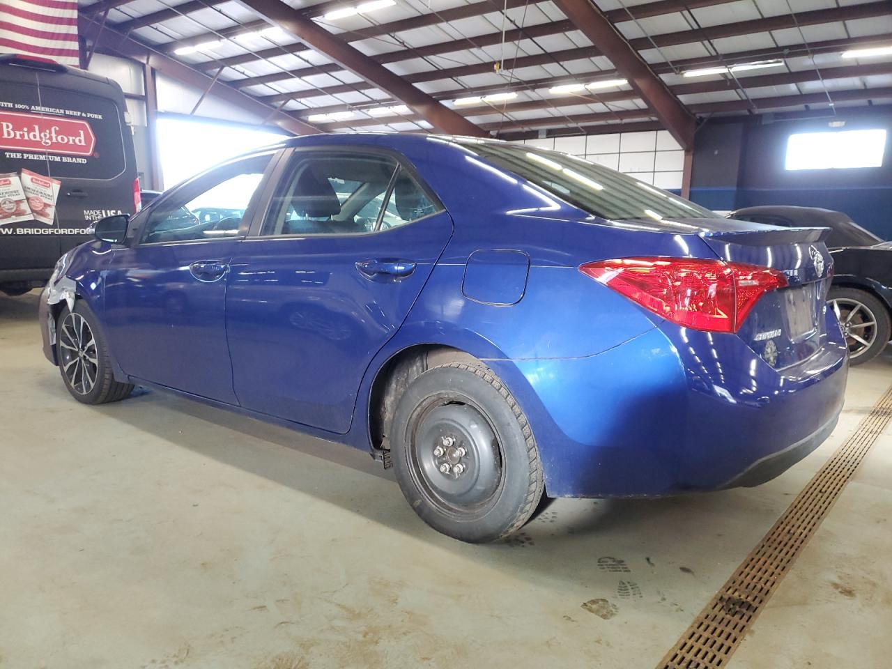 VIN 2T1BURHE4JC004464 2018 TOYOTA COROLLA no.2