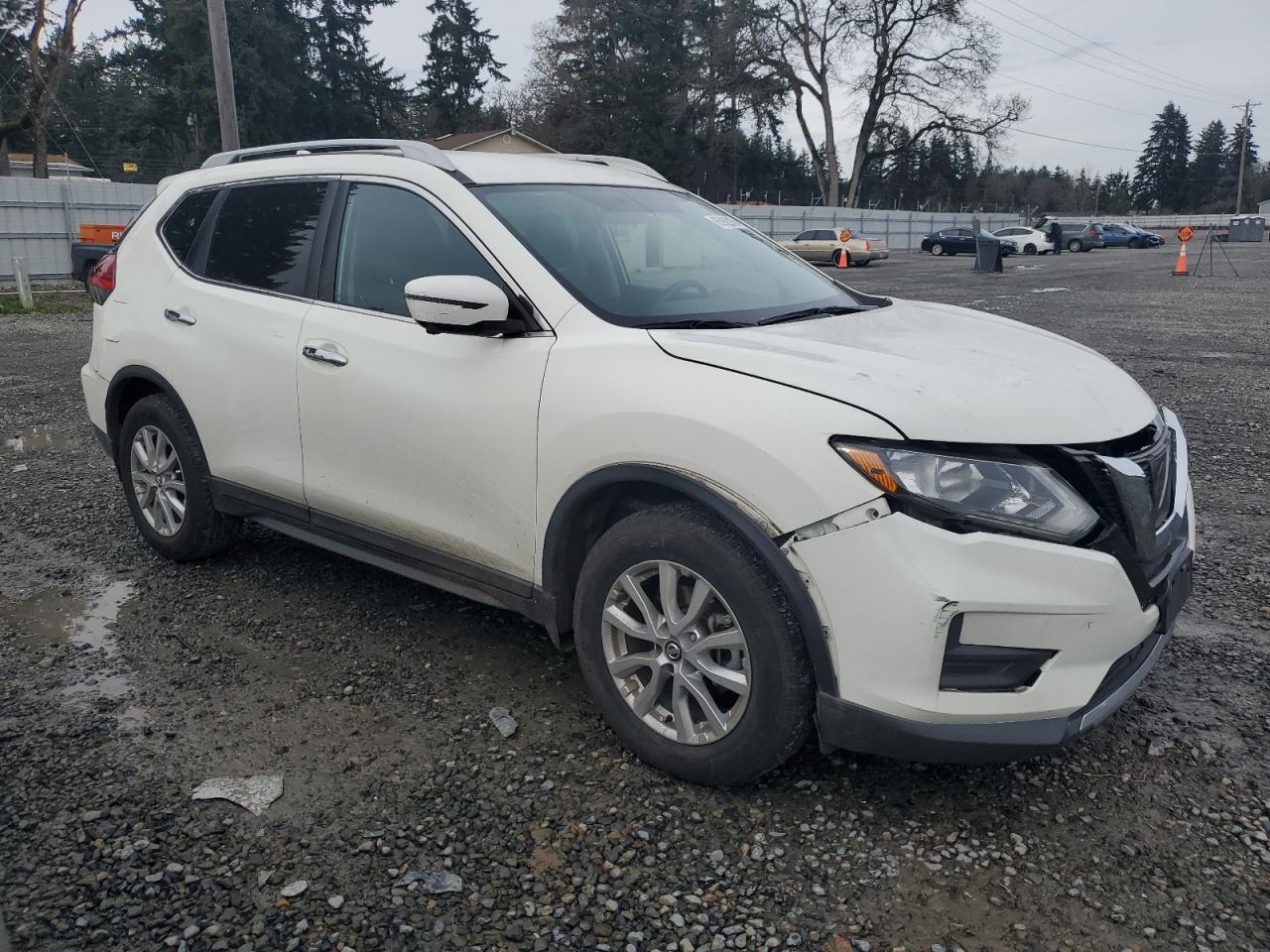 VIN 5N1AT2MTXHC888208 2017 NISSAN ROGUE no.4