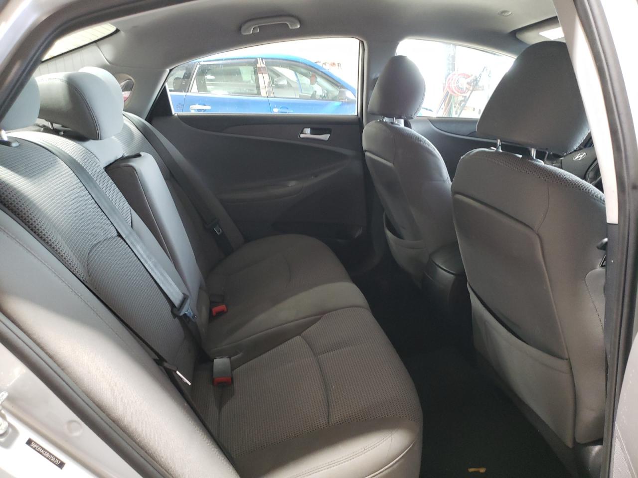 2011 Hyundai Sonata - Image 10