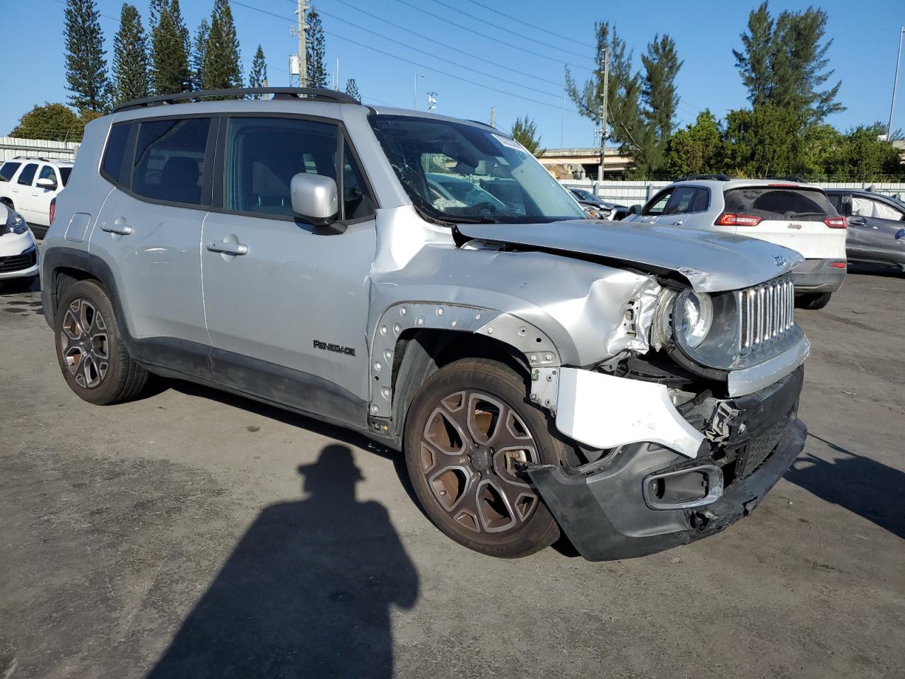 VIN ZACCJABT3FPB33684 2015 JEEP RENEGADE no.4