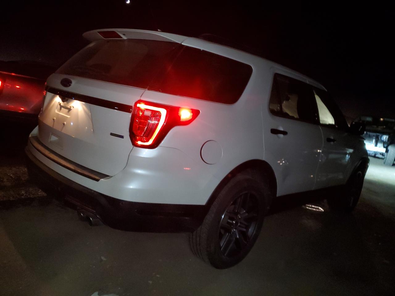 2019 Ford Explorer - Image 3